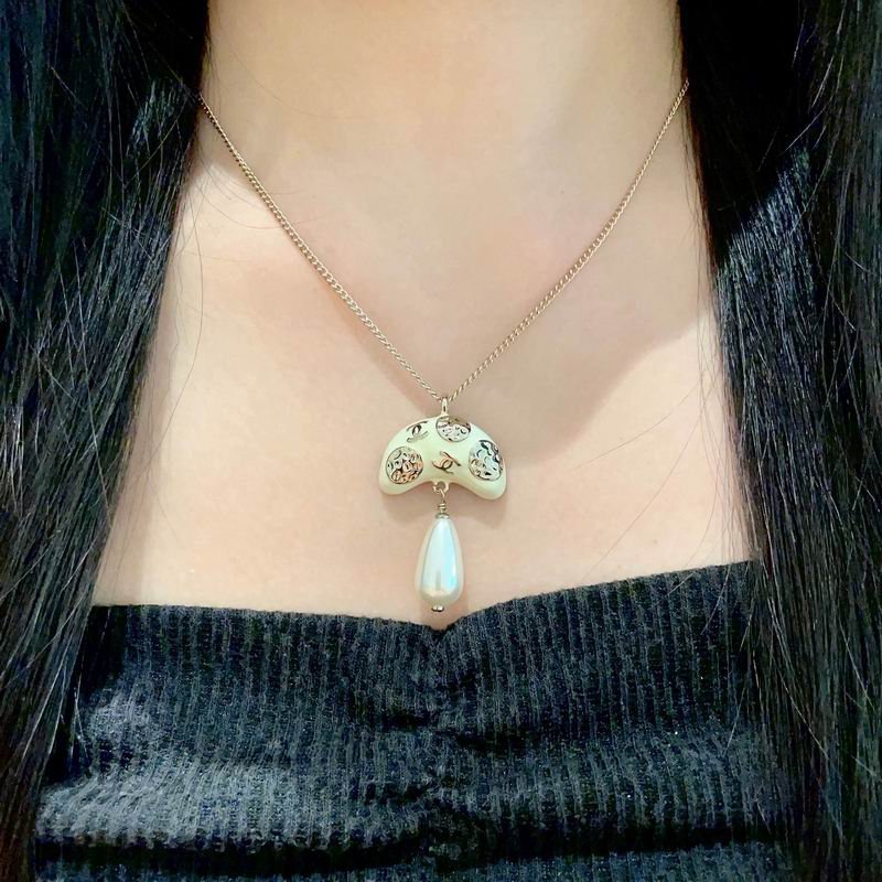 Chane NecklaceSUNGLASSES