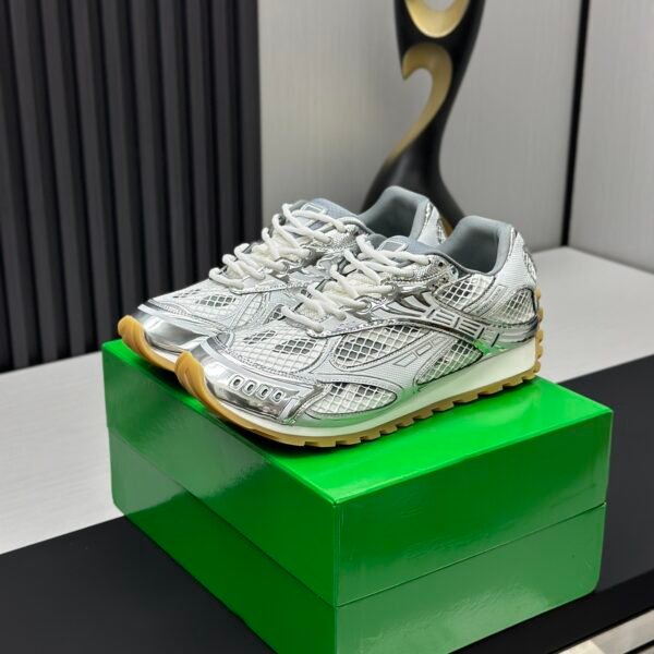 BV SneakersSUNGLASSES