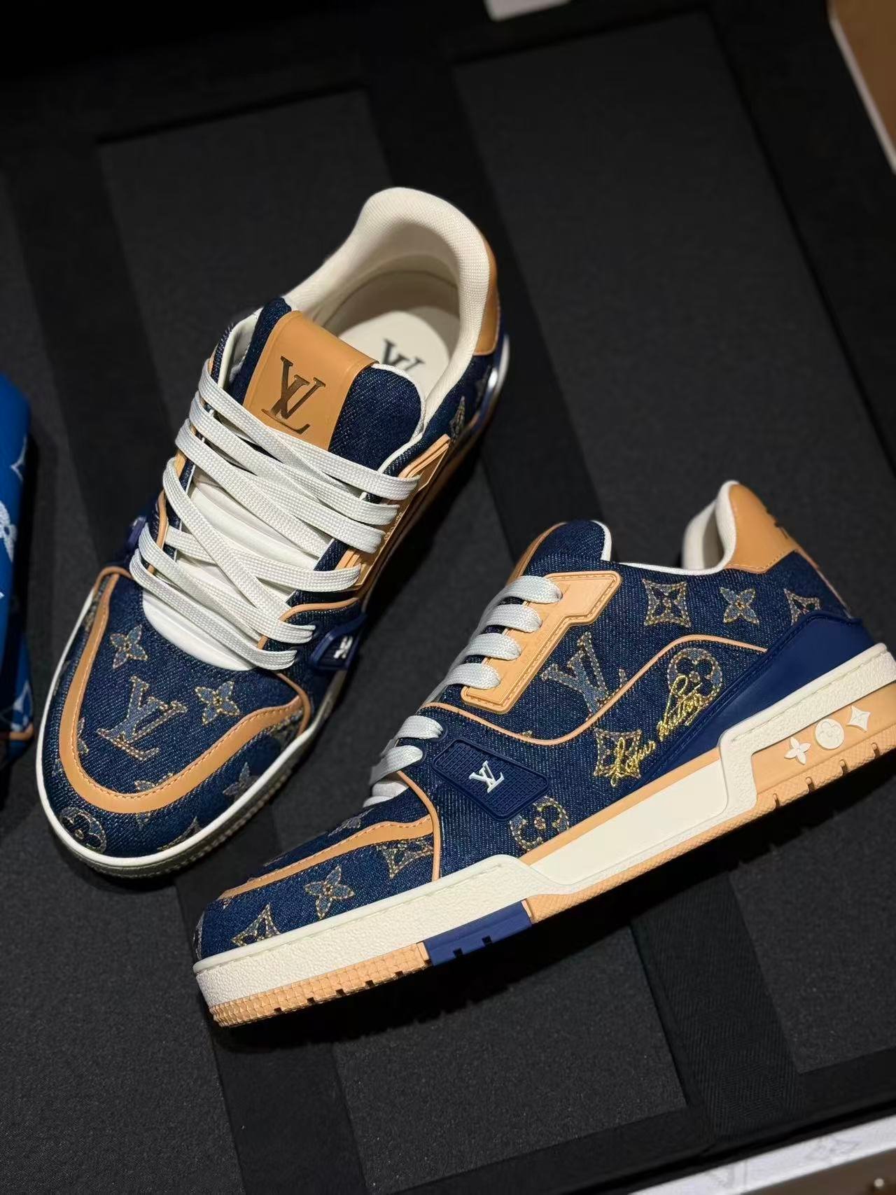 L X V TRAINER SneakersSUNGLASSES