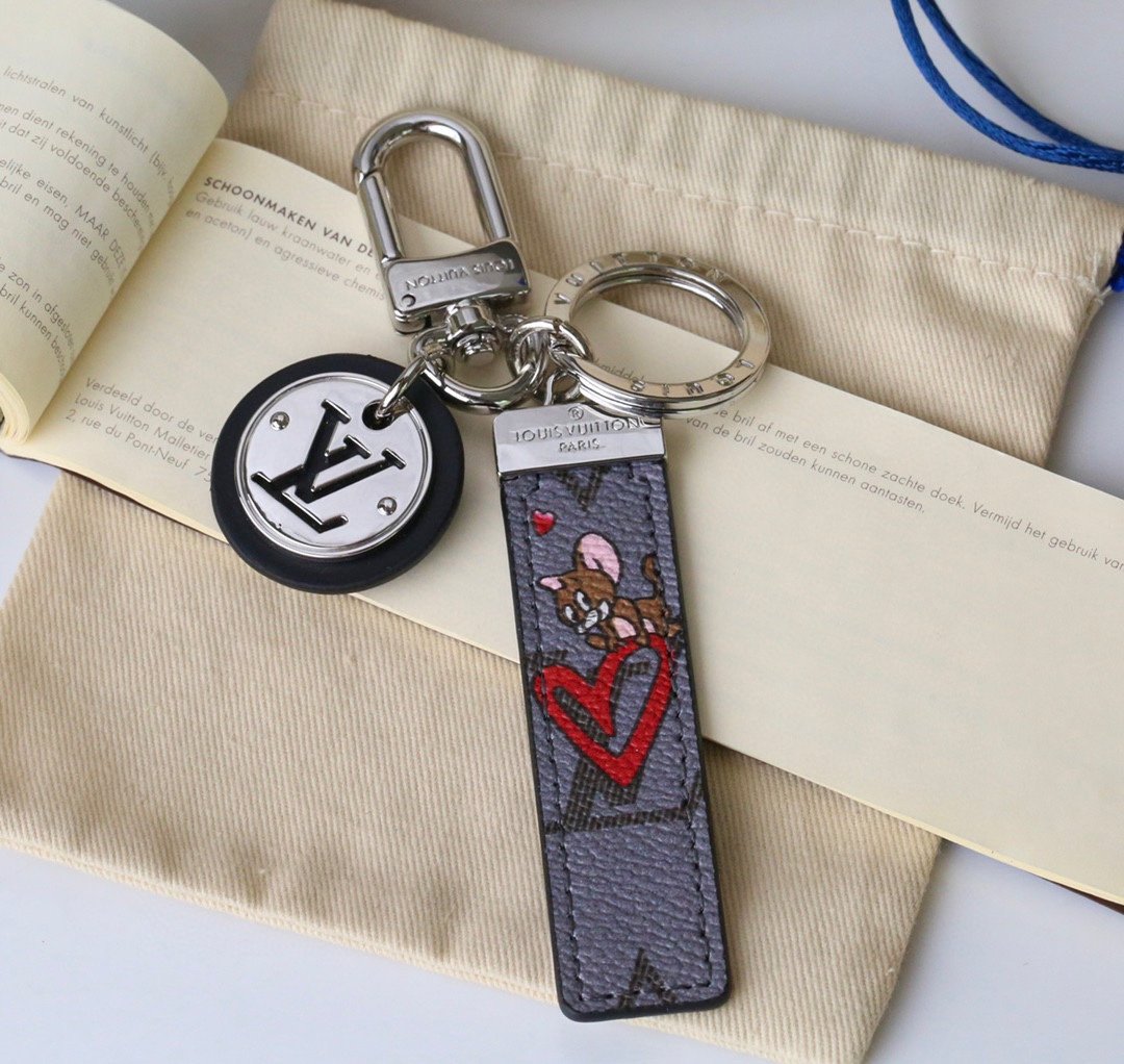 L X V Key Ring（Multiple colors）