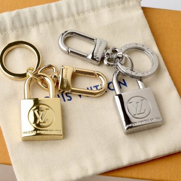 L X V Key Ring（Multiple colors）