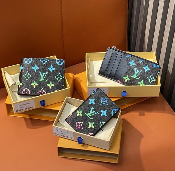 L X V CARD HOLDER/Wallets（Multiple sizes）