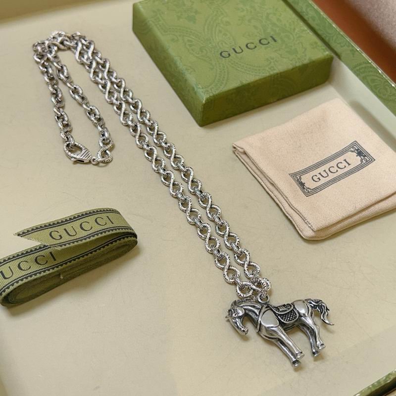 GUC necklaceSUNGLASSES