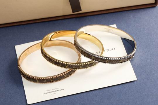 L X V BraceletsSUNGLASSES