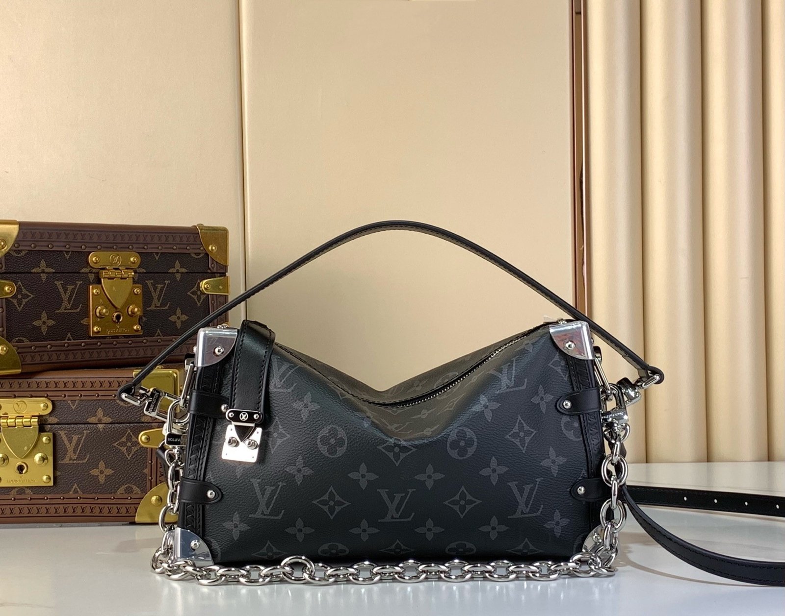 L X V Shoulder bag 28x7x15cm