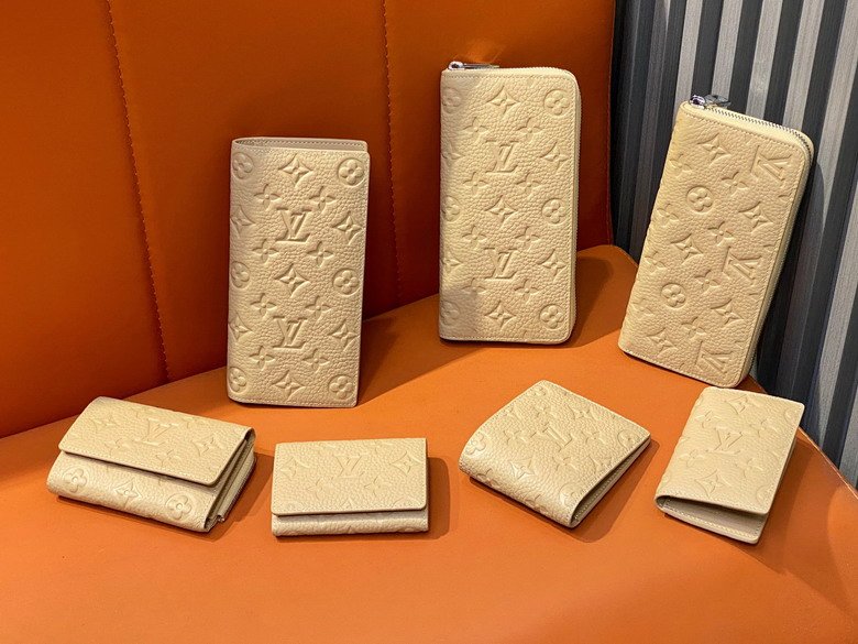 L X V Wallets（Multiple sizes）