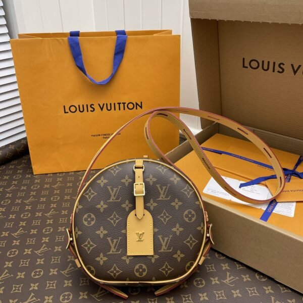 L X V BOITE CHAPEAU SOUPLE M45647 20*22.5*8cm