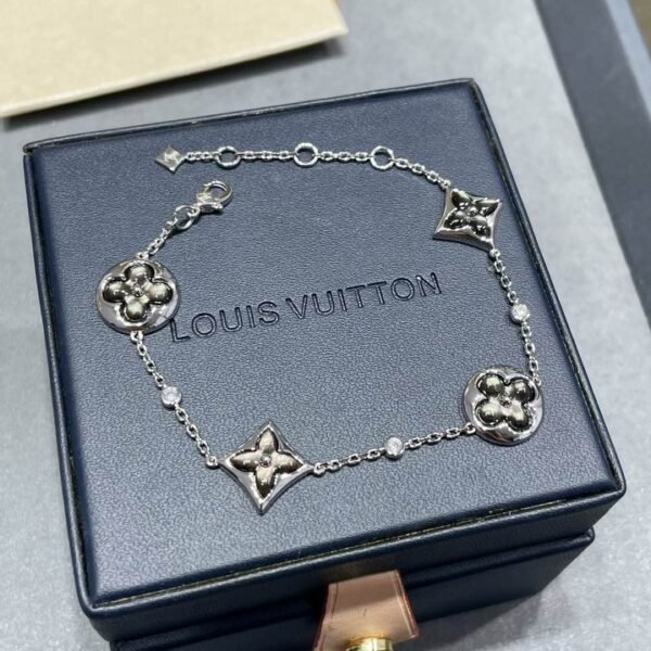 L X V BraceletsSUNGLASSES