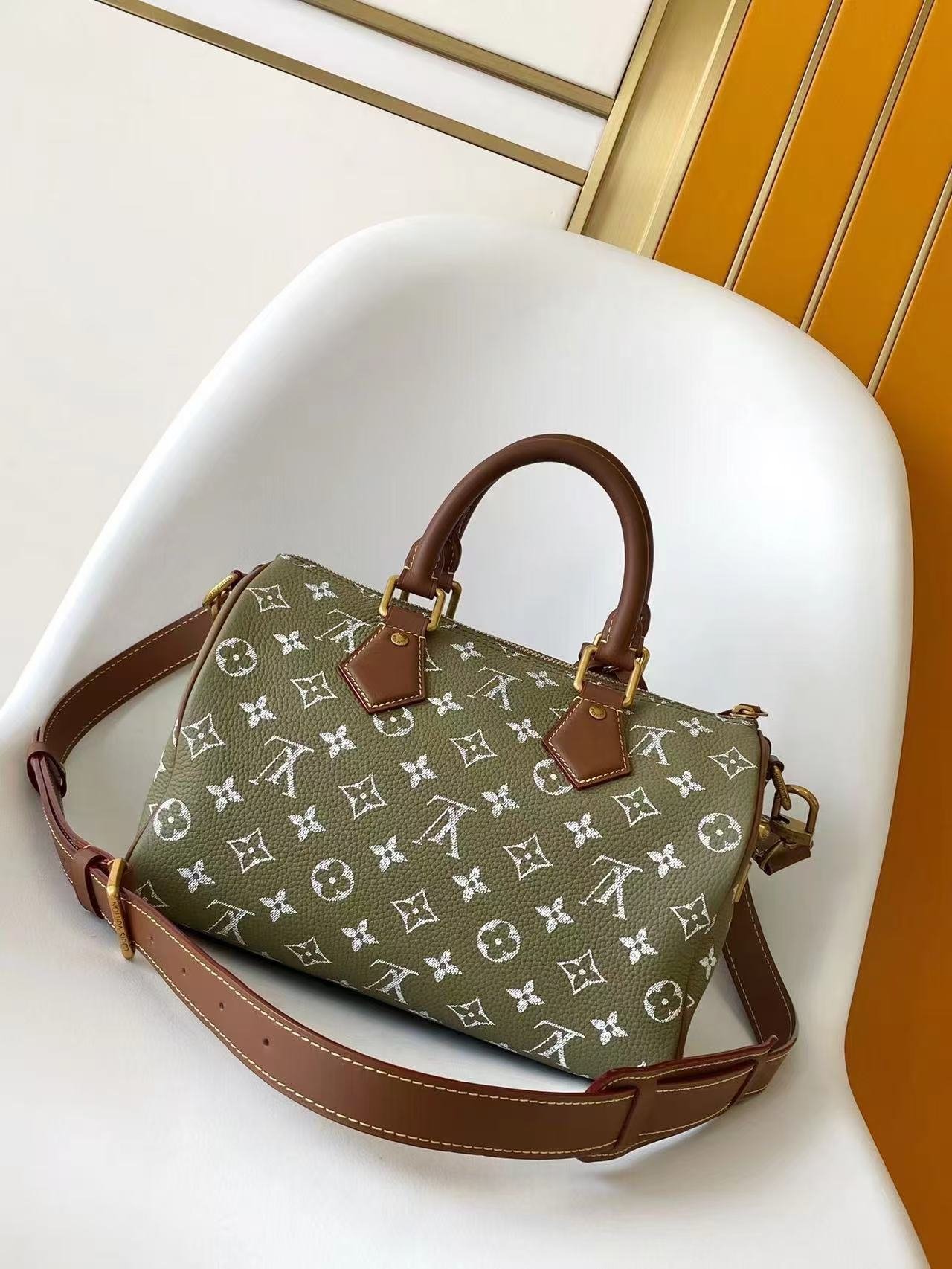 L X V M15241  Bandouliere 2025 25*15*15CM