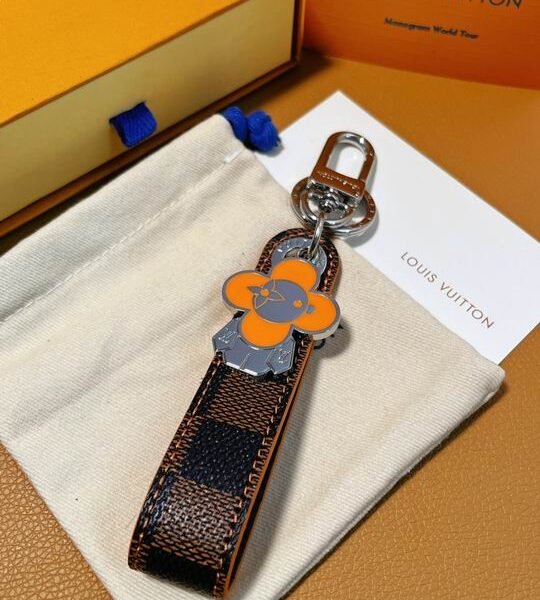 L X V Key Ring（Multiple colors）