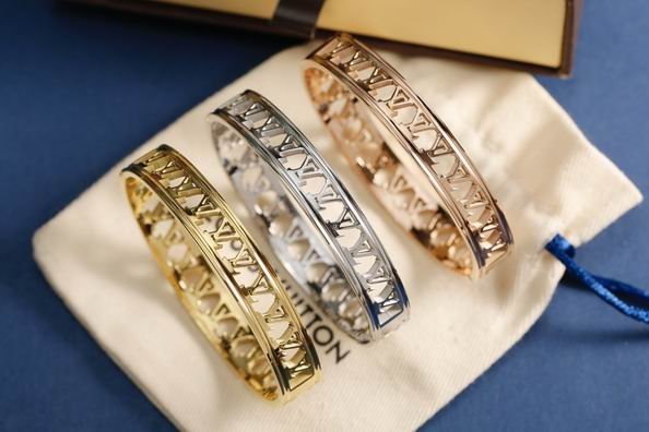 L X V BraceletsSUNGLASSES