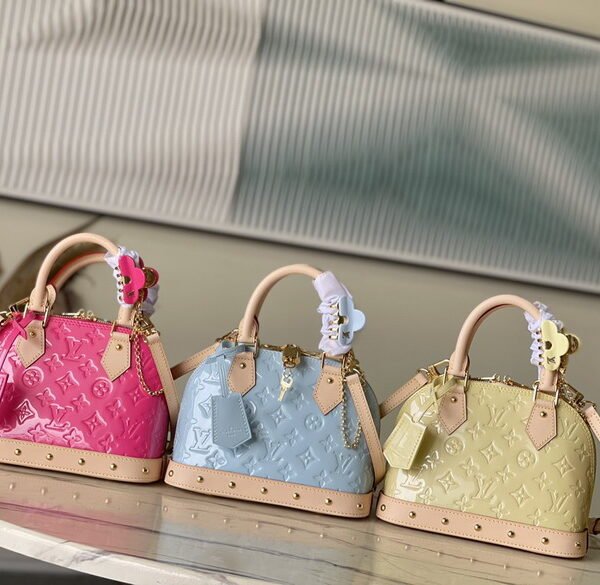 L X V Handbag 23.5x17.5zx11.5cm