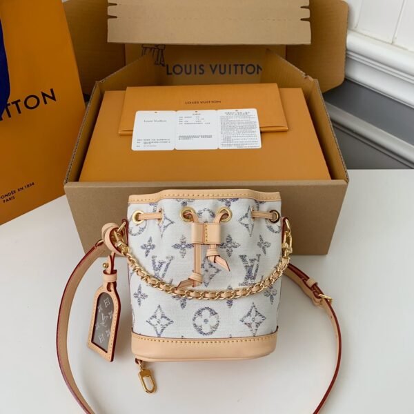 L X V The new Nano No é M83453 Size:13*16*10cm