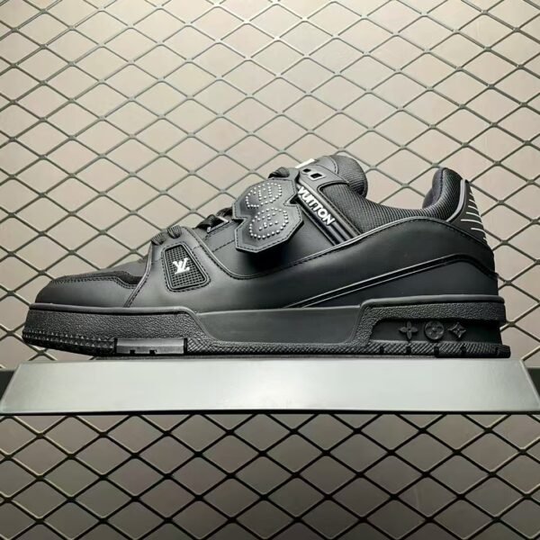 L X V RUNNER sneakersSUNGLASSES