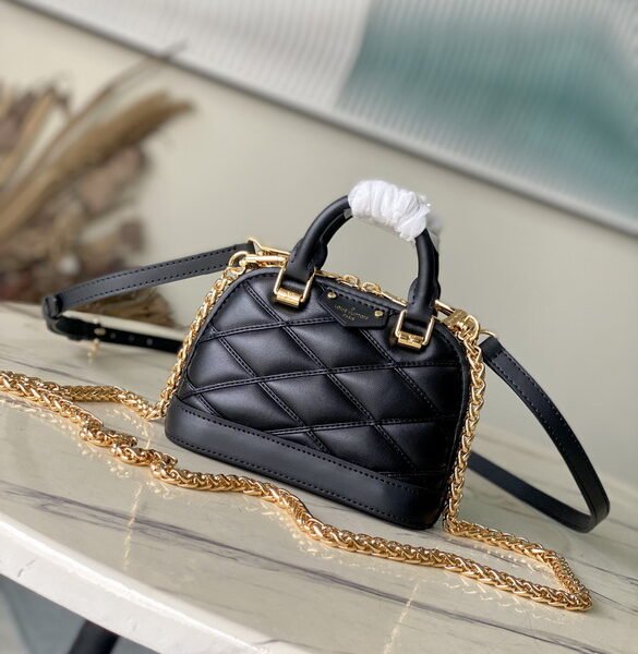 L X V Handbag 18x12x8cm