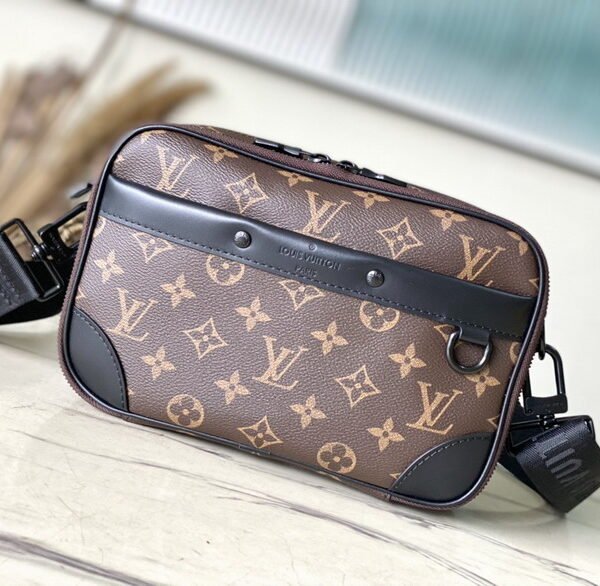 L X V  Messenger Bags 24x16x8cm