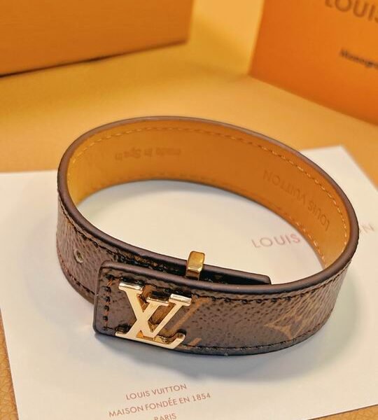 L X V BraceletsSUNGLASSES