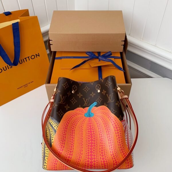 L X V x Yayoi Kusama  NÉONOÉ 26*26*17.5cm