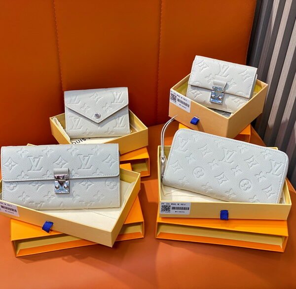 L X V Wallets（Multiple sizes）