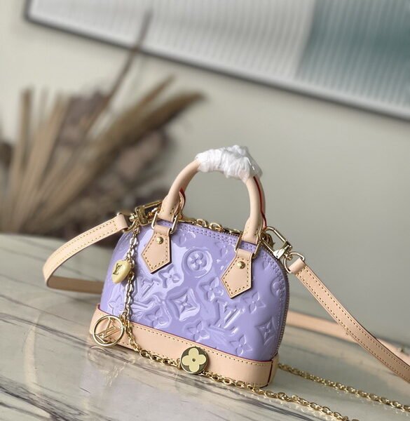 L X V Handbag 18x12x8cm