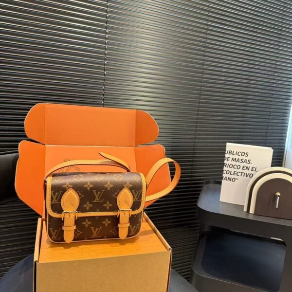 L X V SATCHEL M26805 15*6*19.5CM