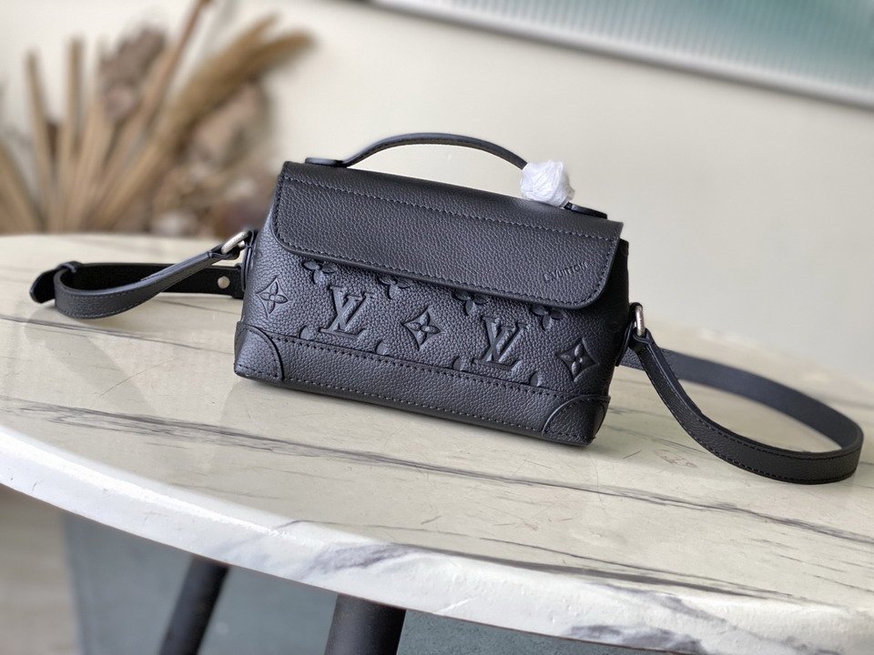 L X V Shoulder bag Size：20x11x5cm