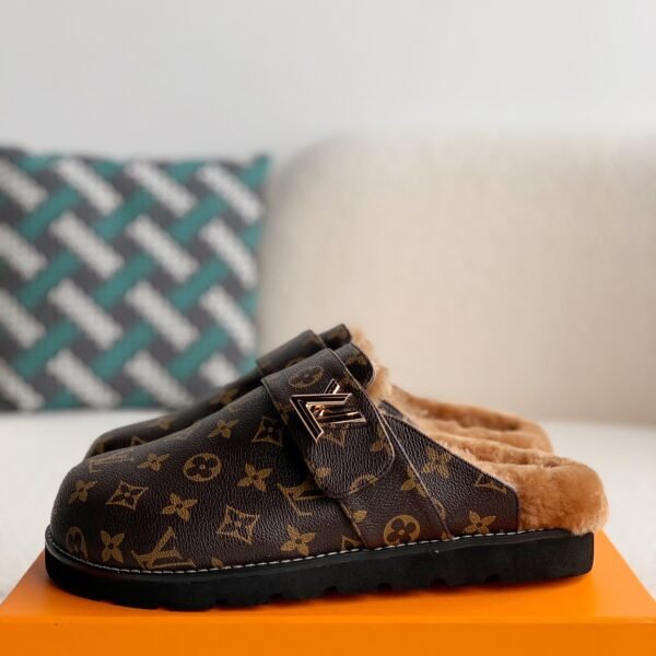 L X V Easy SandalsSUNGLASSES