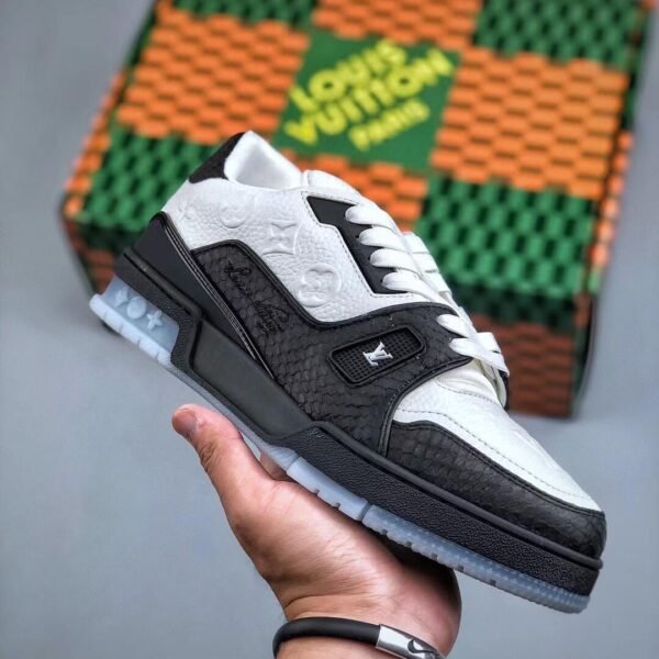 L X V SNEAKERSSUNGLASSES