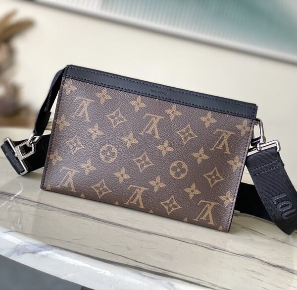 L X V Messenger Bags/Shoulder bag 22x14.5x4.5cm