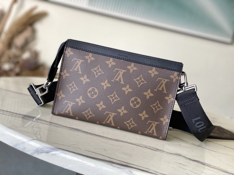 L X V Messenger Bags/Shoulder bag 22x14.5x4.5cm