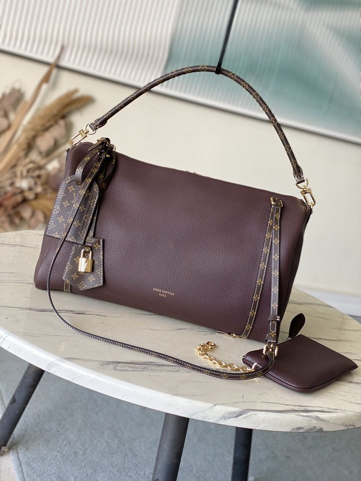 L X V travelling bag 40x20x25cm