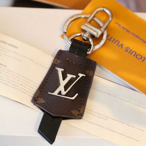 L X V Key Ring（Multiple colors）