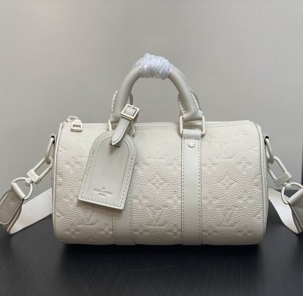 L X V travelling bag 25X15X15cm