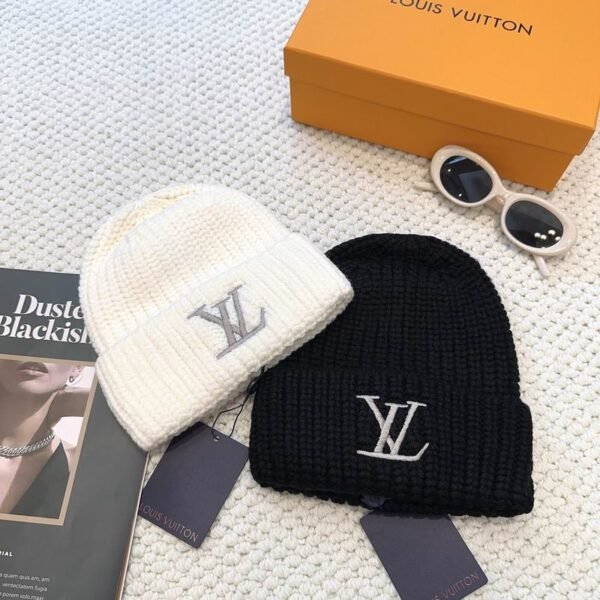 L X V HatSUNGLASSES