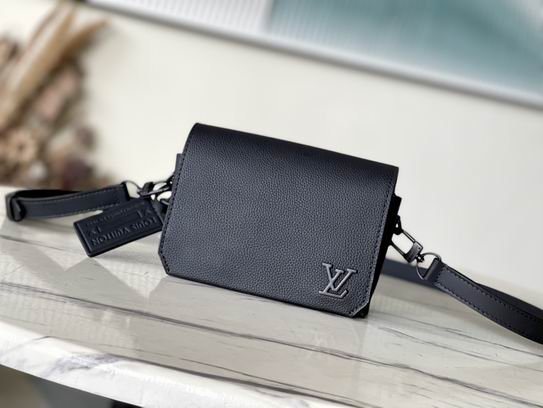 L X V Messenger Bags 17.3x12x7cm