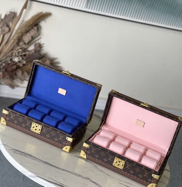 L X V Watch Storage Box  Size：20.5x13.5x35cm