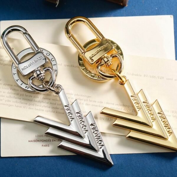 L X V Key Ring（Multiple colors）