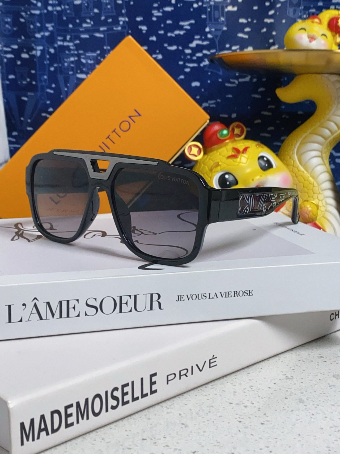 L X V SunglassesSUNGLASSES