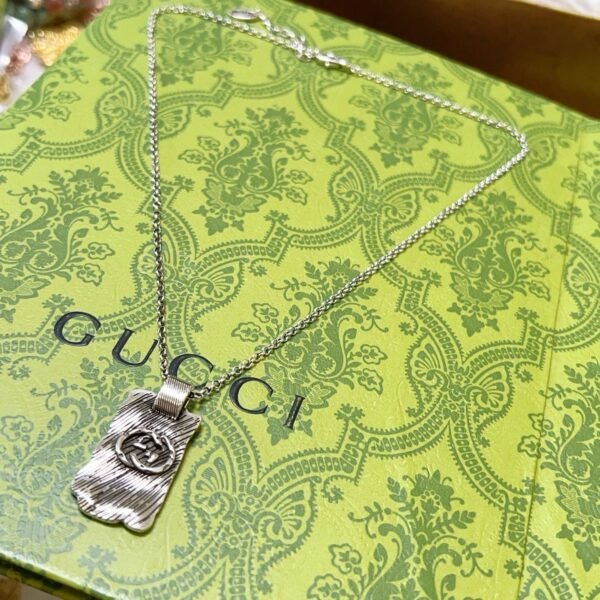 GUC necklaceSUNGLASSES