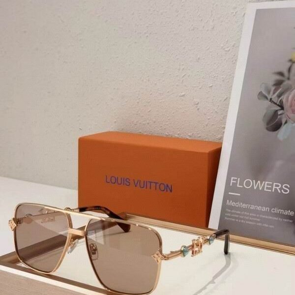 L X V SunglassesSUNGLASSES