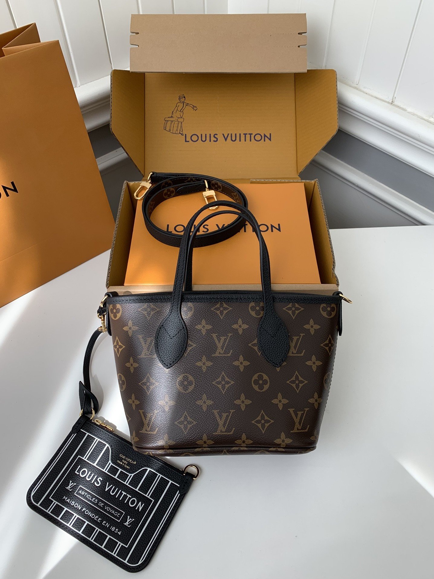 L X V's new NEVERFULL BANDOULIÈRE INSIDE OUT BB Shopping Bag M12099 Size: 16.5*11*26.5cm