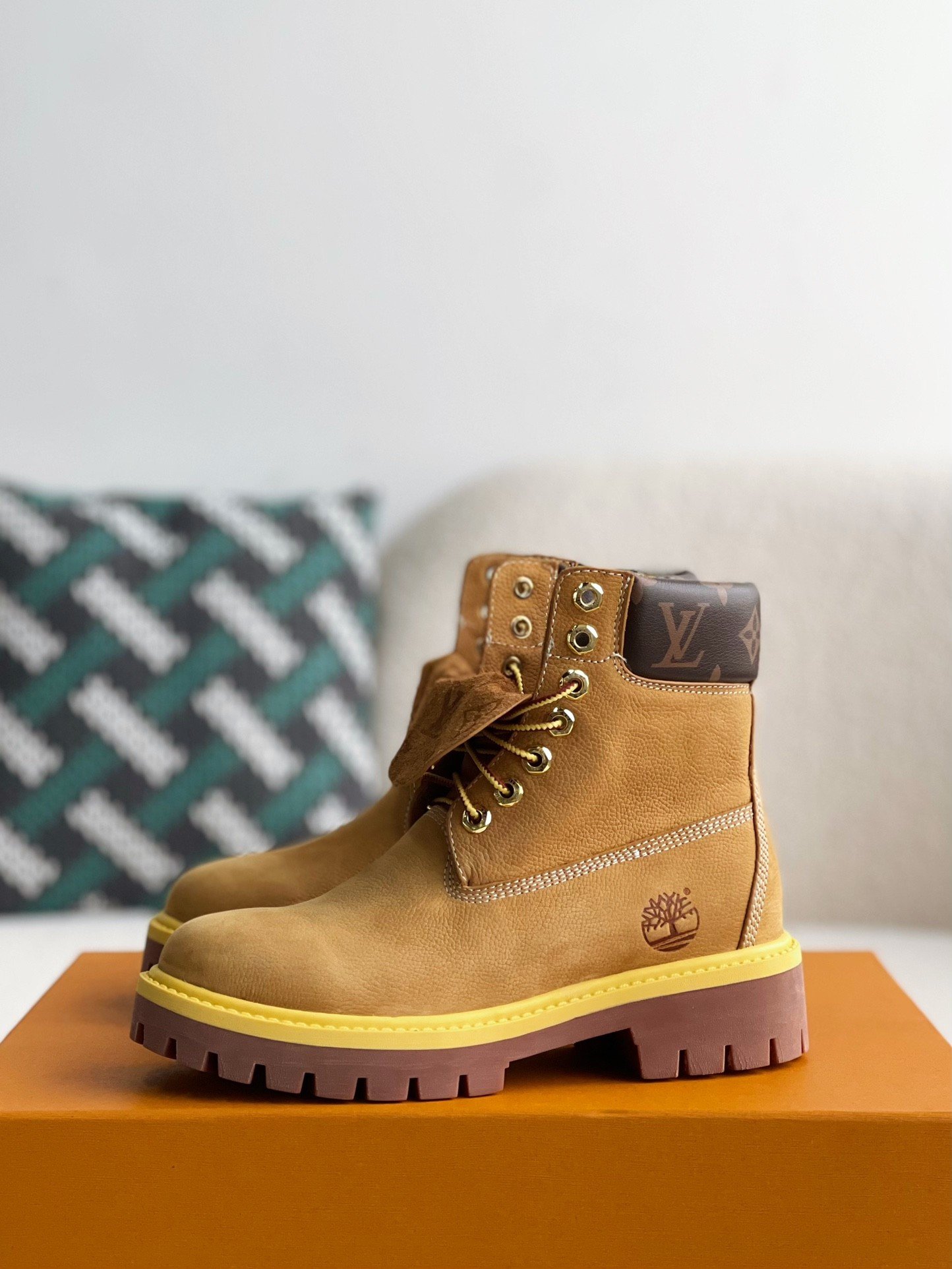 L X V & timberland Martin bootsSUNGLASSES