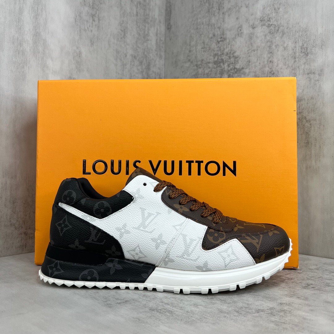 L X V SNEAKERSSUNGLASSES