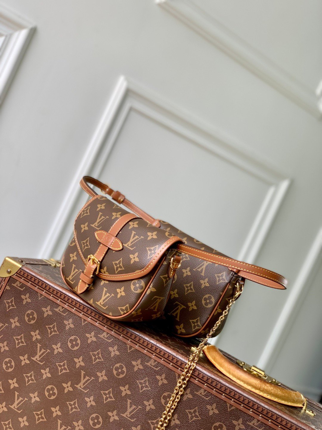 L X V Shoulder handbag 14*6*19