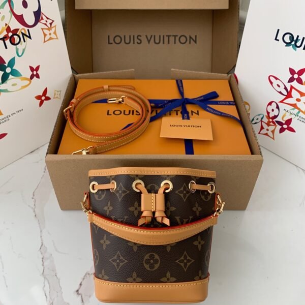 L X V  NANO NOE M81266 size:13*16*10cm