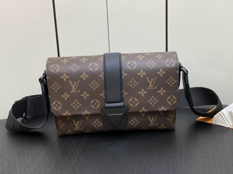 L X V  Messenger Bags Size：28x16x10cm