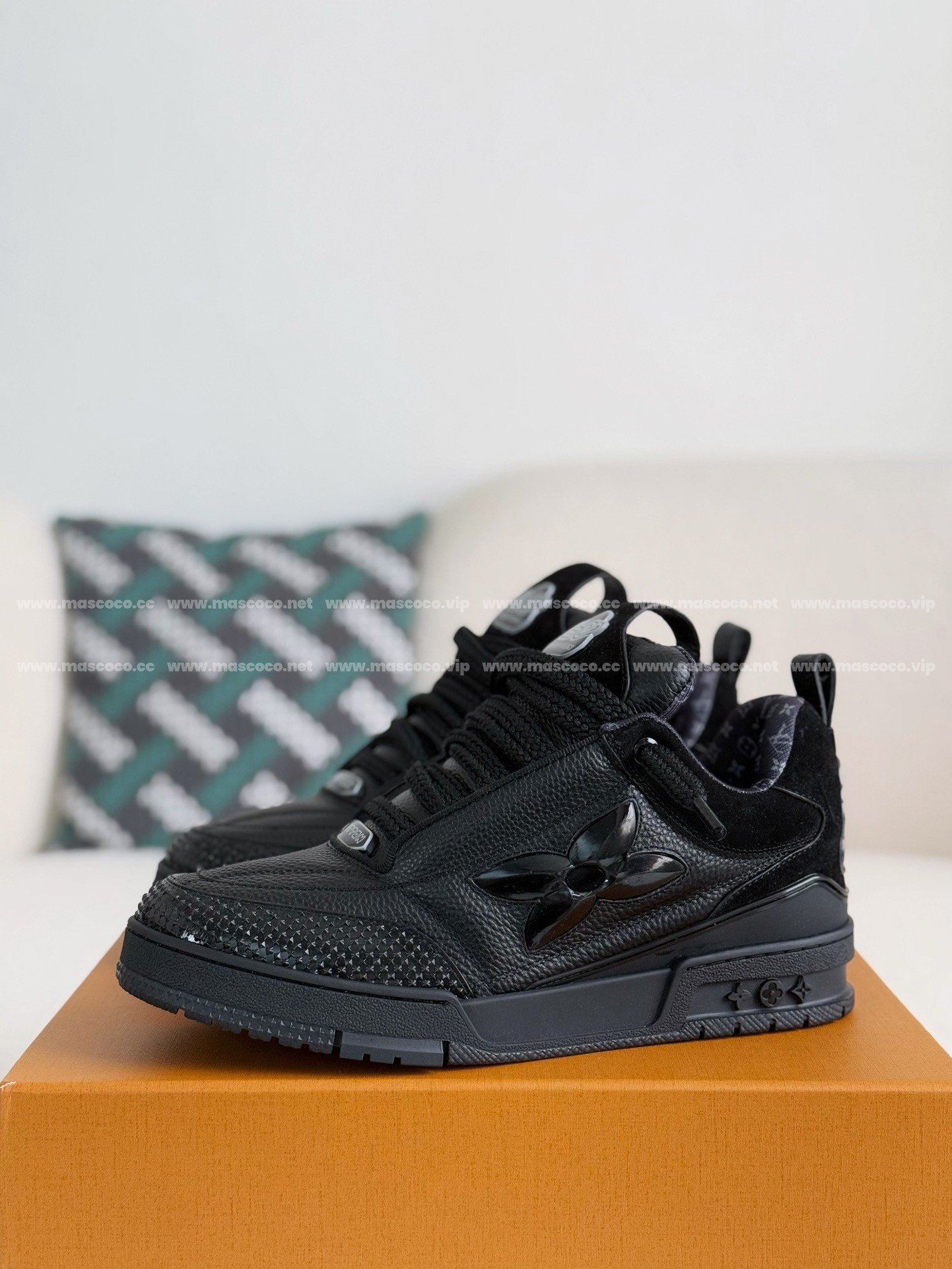 L X V SKATE LOW-TOP SNEAKERSSUNGLASSES