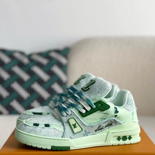 L X V SNEAKERSSUNGLASSES