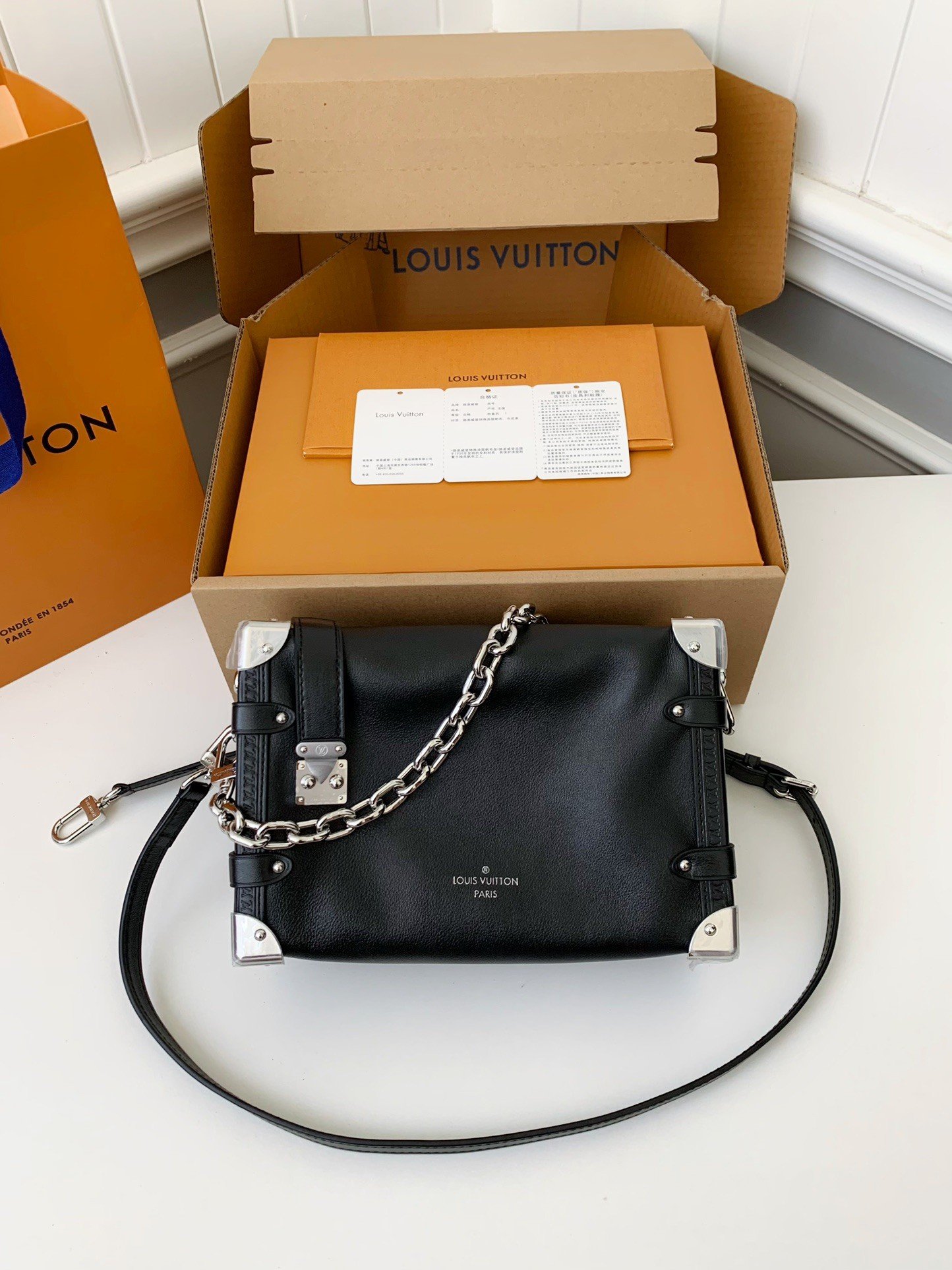 L X V New SIDE TRUNK full leather medium size handbag  M11350  Size：21*14*6cm